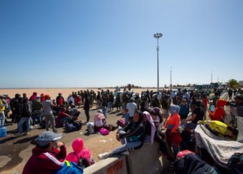 Chile considera corredor humanitario para enfrentar crisis migratoria de venezolanos en frontera con Perú