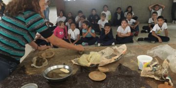 Con muestra artesanal y demostración técnica Incaet y MPPC recordaron el Día del Ceramista
