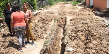 Frontera/ Vialidad de Las Dantas afectada por colapso de tuberías de aguas negras