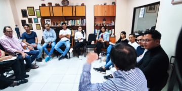 Líderes estudiantiles y sociales se reúnen con la comisión regional de primaria