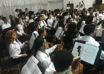 Sinfónica de Trujillo rindió homenaje a los niños que representaron al estado en Ginebra 