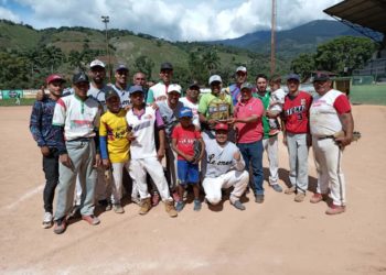 Leones gana copa 13 aniversario de Enlace Deportivo
