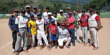 Leones gana copa 13 aniversario de Enlace Deportivo