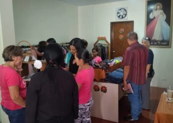 Abren Ropero Parroquial en Carvajal