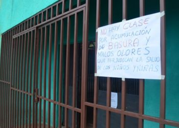 UE María Sorrosal suspende clases por acumulación de basura y malos olores