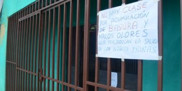 UE María Sorrosal suspende clases por acumulación de basura y malos olores