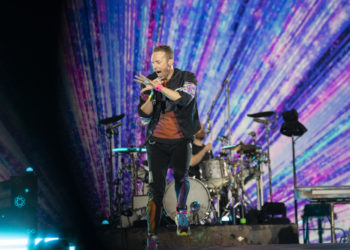 Coldplay dedica a Tina Turner su deslumbrante ‘show’ de Barcelona e invita a Gipsy Kings