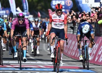 Pedersen se impone al esprint en Nápoles; Leknessund mantiene el liderato
