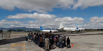 Los últimos vuelos con migrantes expulsados por motivos sanitarios despegan de El Paso