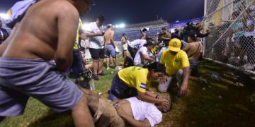 El Salvador sufre su mayor tragedia deportiva con 12 fallecidos en estadio