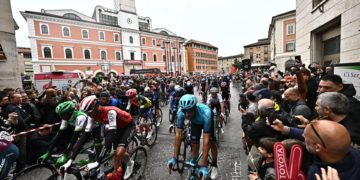 Giro Italia | La UCI critica a los ciclistas que se fueron en helicóptero desde la meta hasta el hotel