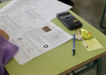 La hora del día a la que se hacen los exámenes influye sobre las notas, según un estudio
