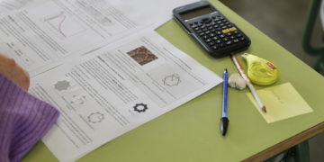 La hora del día a la que se hacen los exámenes influye sobre las notas, según un estudio