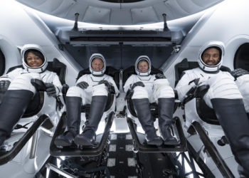 Los astronautas de la misión privada Ax-2 llegan a la Estación Espacial Internacional