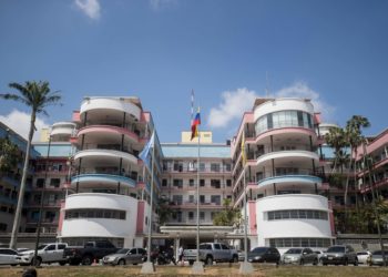 ONG Médicos por la Salud reporta fallas eléctricas en 40 % de los hospitales públicos del país