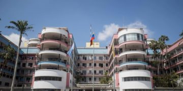 ONG Médicos por la Salud reporta fallas eléctricas en 40 % de los hospitales públicos del país