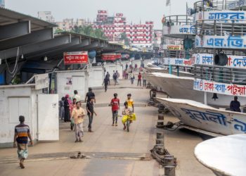 Bangladesh cierra puertos y evacua decenas de miles ante la llegada del ciclón Mocha