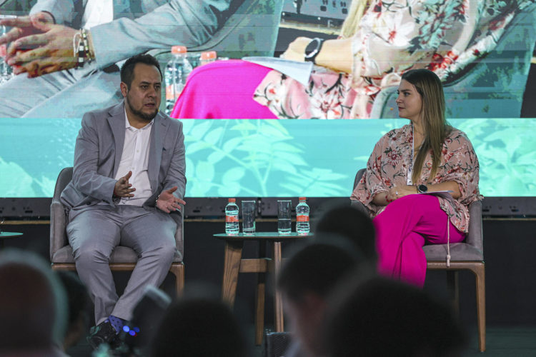 Editores de América cierran foro con llamado al uso responsable de inteligencia artificial