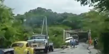 Habitantes del municipio JFMC en riesgo de quedar incomunicados por avanzado estado de deterioro del puente El Carmen