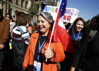 El Parlamento chileno despacha a ley histórico aumento del salario mínimo