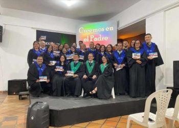 En el marco del aniversario LBN certificó a 25 discípulos en Teología Básica