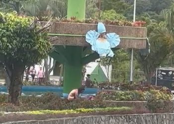Nueva denuncia sobre personas con desórdenes mentales en Boconó: Mujer se baña desnuda en una fuente