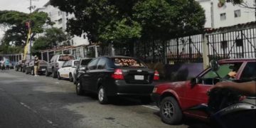 Si todo el país se nombrase Caracas ¿se acabarían las colas por combustible?