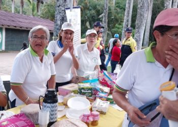 Gran acogida de la expoventa de la Sociedad Anticancerosa en el Acto Cultural “Boconó tu pueblo te canta”