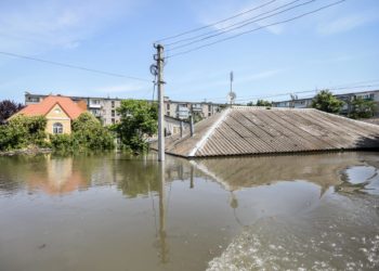 Cadáveres y saqueos rusos: la bajada de las aguas revela el horror en la Jersón ocupada