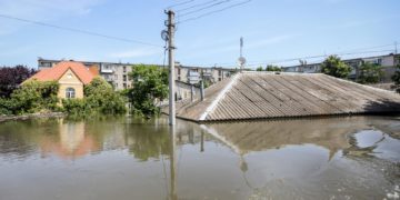 Cadáveres y saqueos rusos: la bajada de las aguas revela el horror en la Jersón ocupada