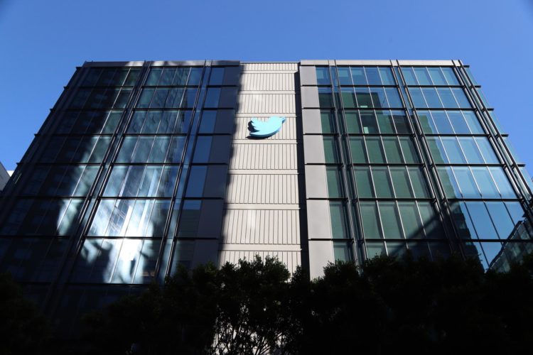 Fotografía de archivo en la que se registró la fachada del edificio principal de la red social Twitter en San Francisco (California, EE.UU.). EFE/George Nikitin