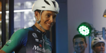 ‘Supermán’ López gana el prólogo y es el líder de la Vuelta a Colombia