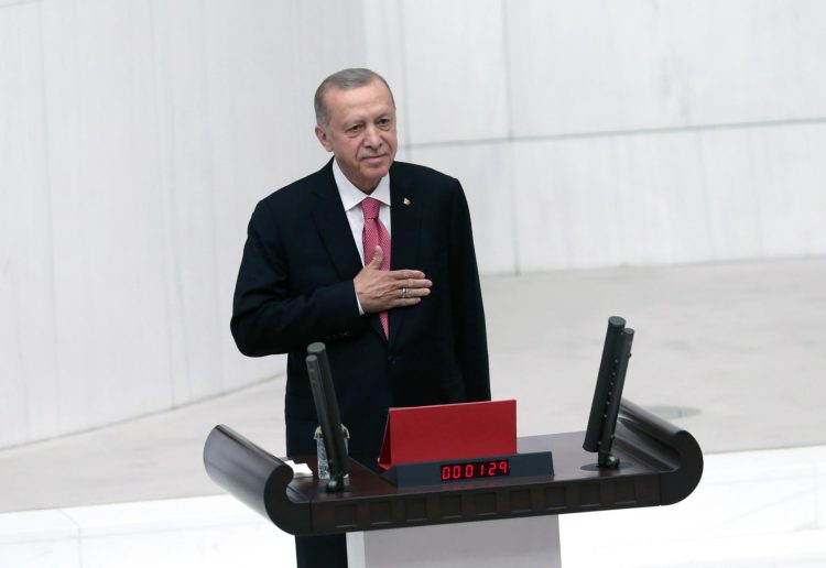 Ankara (Turquía), 06/03/2023.- El presidente de Turquía, Recep Tayyip Erdogan, en la ceremonia de juramento tras ser reelegido como presidente de Turquía, en la Gran Asamblea Nacional Turca (TBMM) en Ankara, Turquía, el 3 de junio de 2023 . Erdogan ganó la segunda vuelta presidencial de Turquía el 28 de mayo y fue reelegido presidente, según el Consejo Electoral Supremo de Turquía. (Turquía) EFE/EPA/NECATI SAVAS