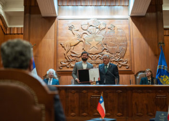 Los constituyentes chilenos toman posesión para iniciar la redacción de una nueva carta magna