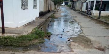 Persiste bote de aguas servidas en sector Los Ángeles de Sabana de Mendoza