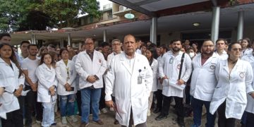 Desalojan a estudiantes de medicina del auditorio donde reciben clases en el  Hospital Central de San Cristóbal