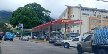 Táchira/ Mesa de combustible llamó a no generar zozobra pero este lunes hubo largas colas en algunas estaciones de servicio