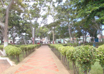 En completa oscuridad Plaza Bolívar de Betijoque