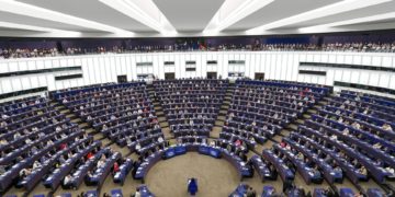 La Eurocámara se opone a la vigilancia biométrica en tiempo real y regula los sistemas GPT con la ley de inteligencia artificial