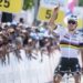 Evenepoel gana la penúltima etapa y homenajea a Gino Mäder