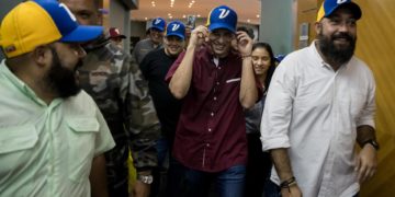 Capriles se inscribe en las primarias en búsqueda de su tercera candidatura presidencial