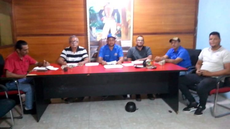 Los integrantes del Concejo de la Ceiba que acordaron reconocer labor de los periodistas en la región.