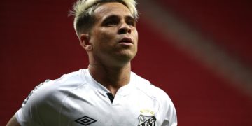 Santos ejerce la opción de compra sobre el venezolano Soteldo, que firma hasta 2027