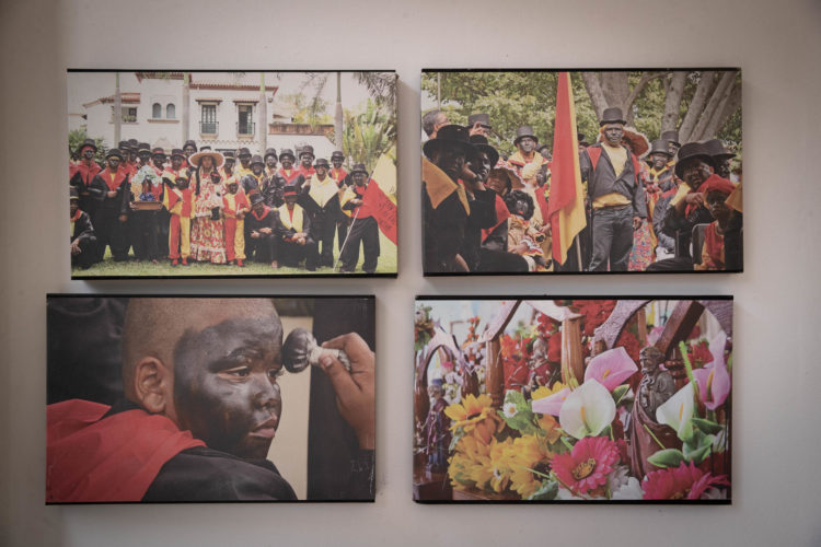 Fotografía que muestra una exposición fotográfica de la celebración de San Pedro, el 31 de mayo de 2023, en el centro de la Diversidad Cultural de Caracas (Venezuela). EFE/ Rayner Peña R.