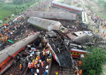 Sube a 261 el número de muertos en el peor accidente de trenes en dos décadas en la India