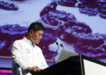 El chef Narisawa destaca la necesidad de adoptar una gastronomía socialmente responsable