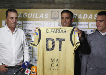 César Farías presentado como nuevo técnico de Águilas Doradas