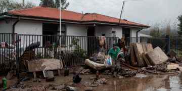 Damnificados por las intensas lluvias en la zona central de Chile: «Quedamos con lo puesto»