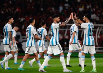 0-2. Sin Messi ni Di María, los campeones del mundo dan espectáculo