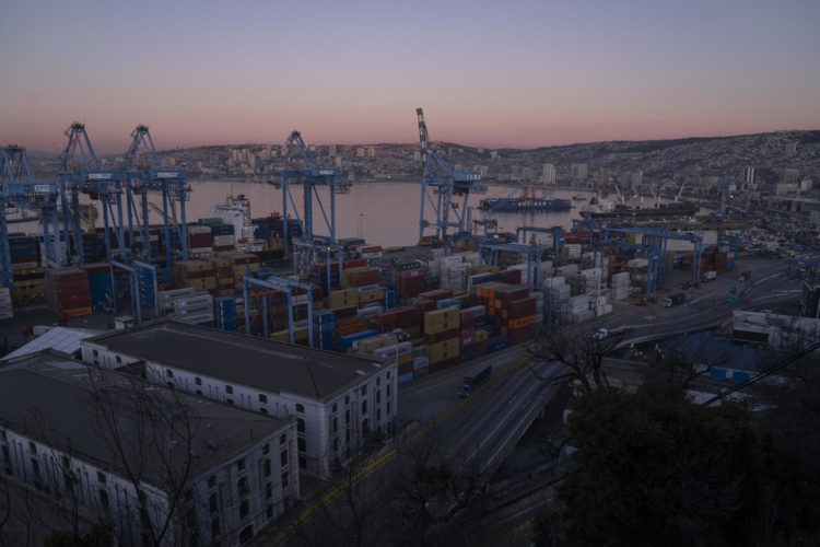 Fotografía de el Puerto de Valparaíso, el 29 de junio de 2023, en Valparaíso (Chile). EFE/ Adriana Thomasa